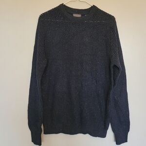 NWT Van Huesen Navy Knit Sweater Size Small